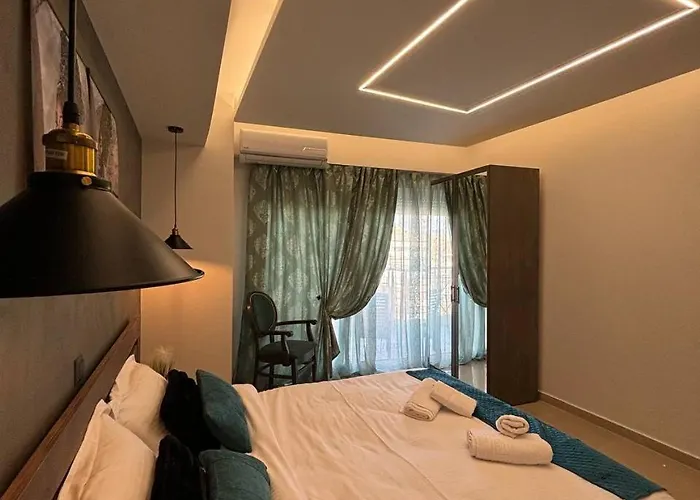 Purpe Orchid - Modern Saloniki